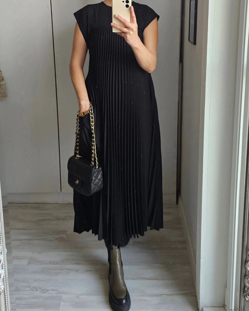 Graciana | Effortlessly Elegant Pleated Dress